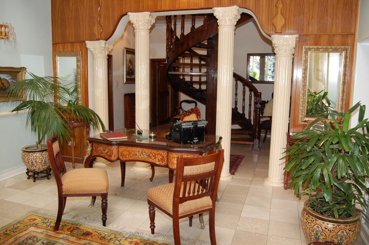 גאבורון Falcon Crest Suites מראה חיצוני תמונה